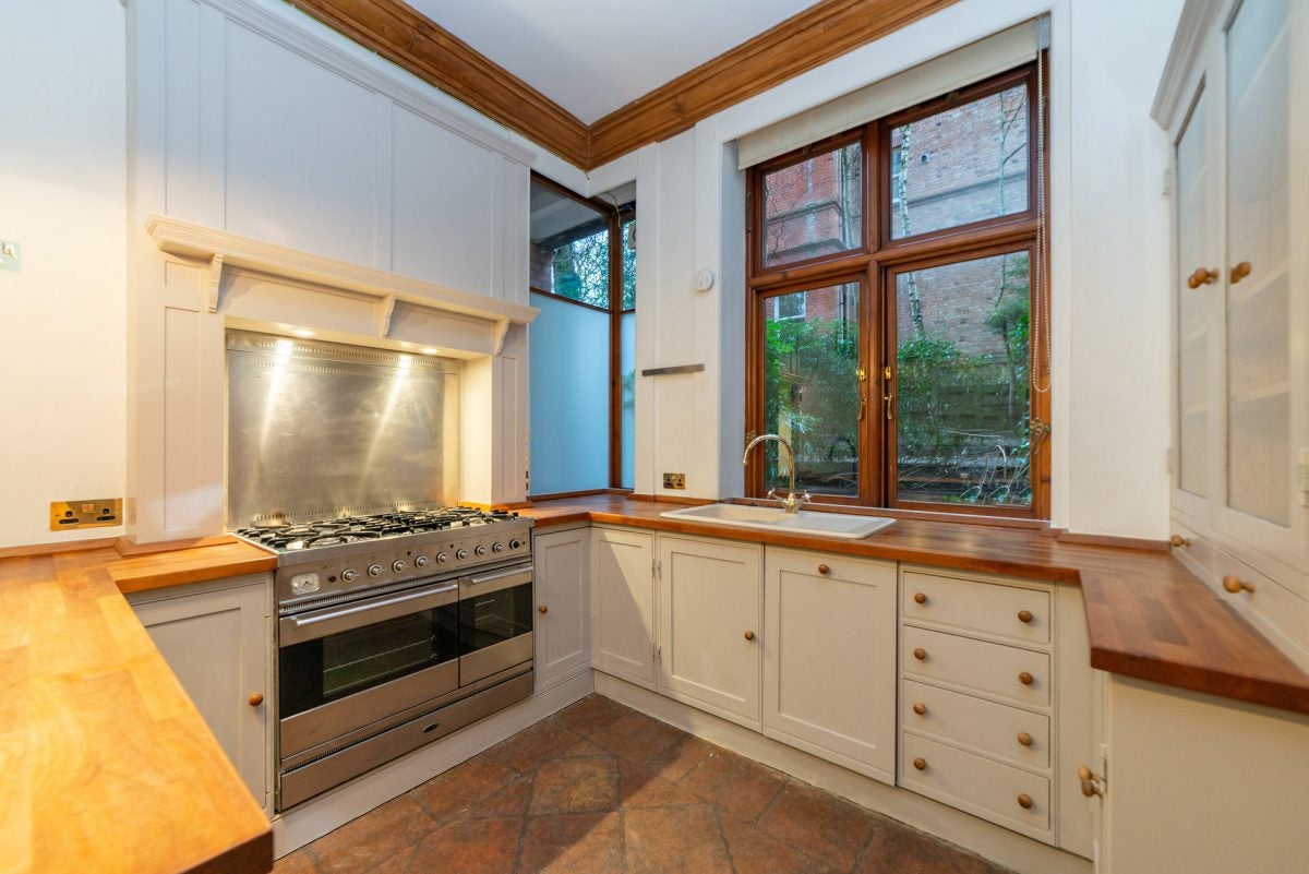 Flat Fitzjohn's Avenue in Greater London