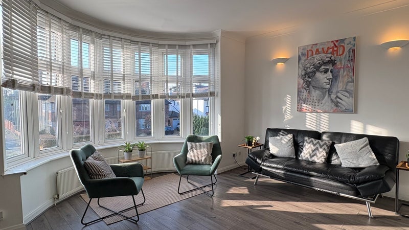 Flat Chatsworth Road in Greater London