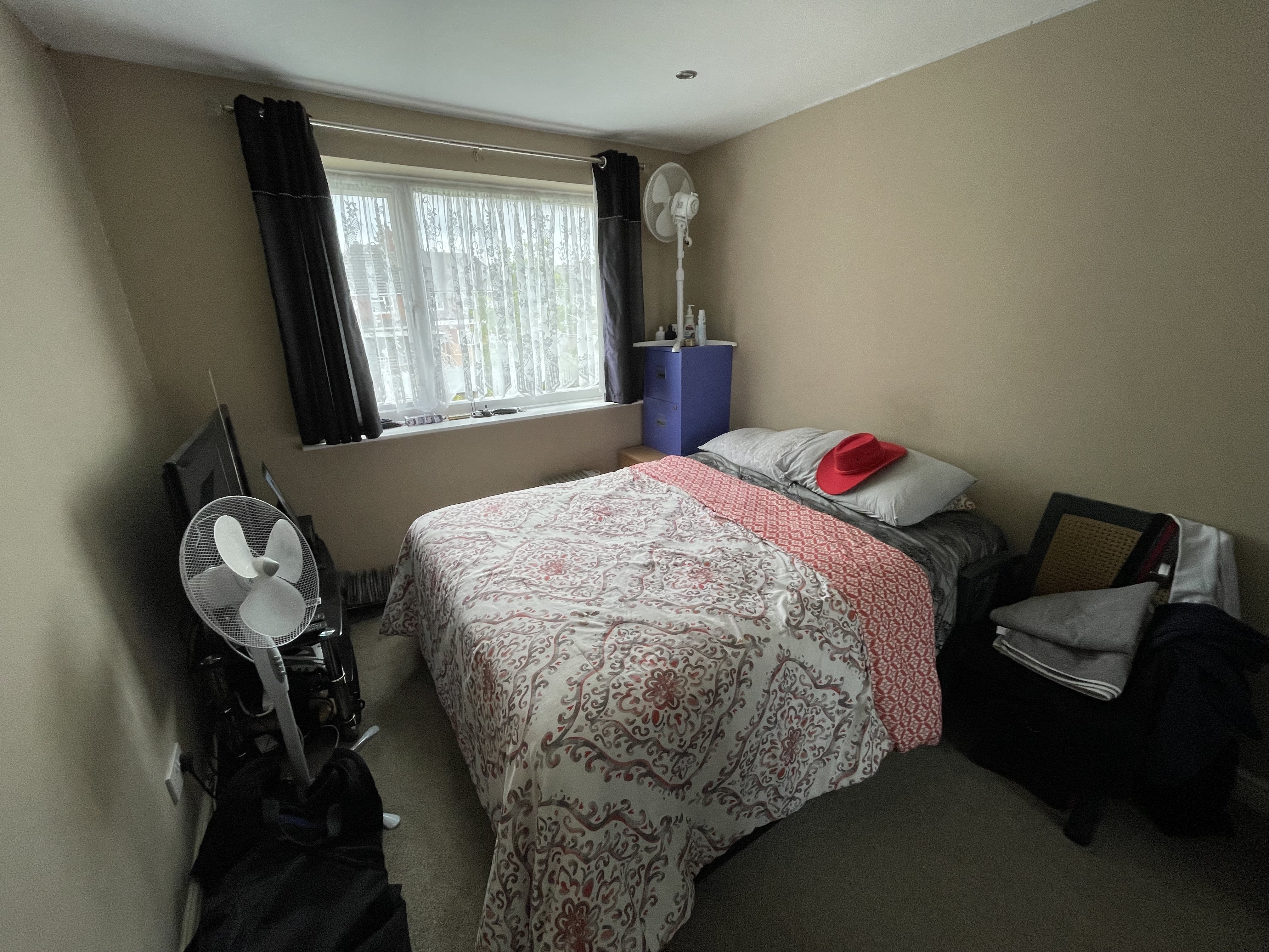 Flat Tudor Court in Sandwell