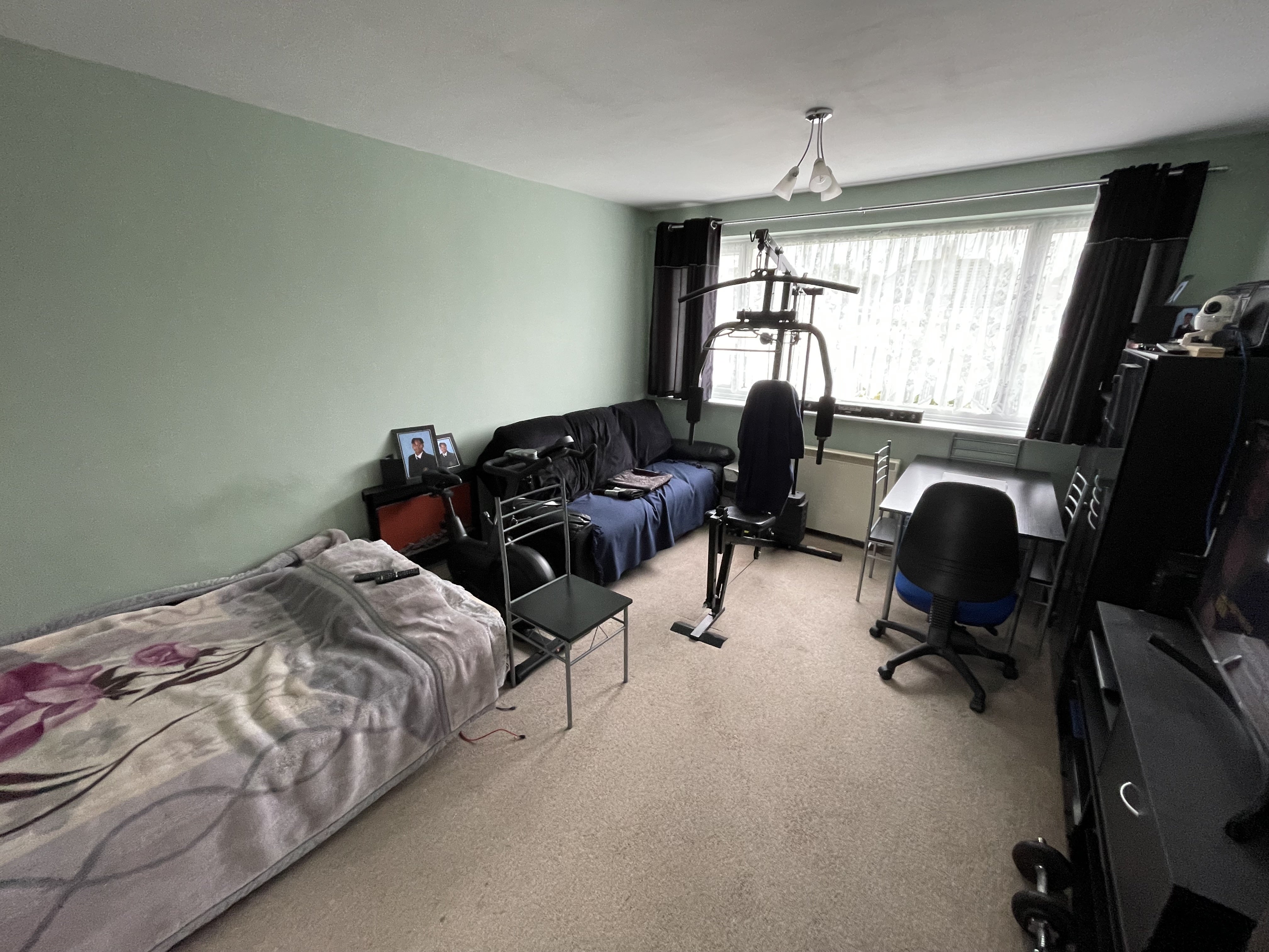 Flat Tudor Court in Sandwell