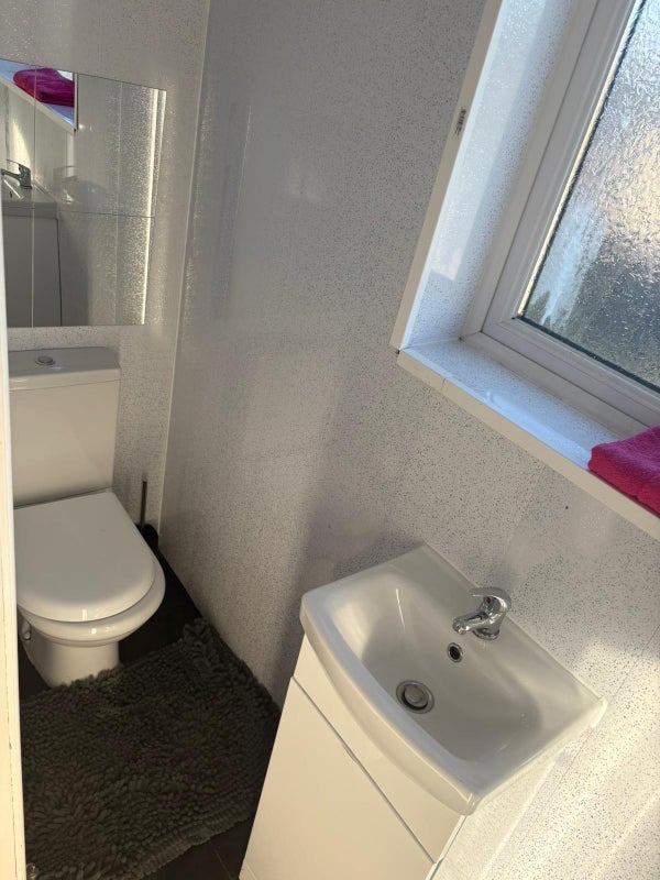 Room The Grove in Aberdare