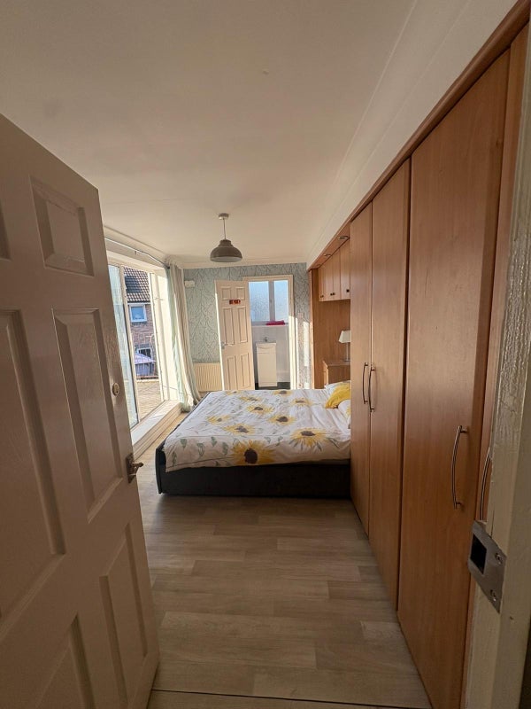 Room The Grove in Aberdare