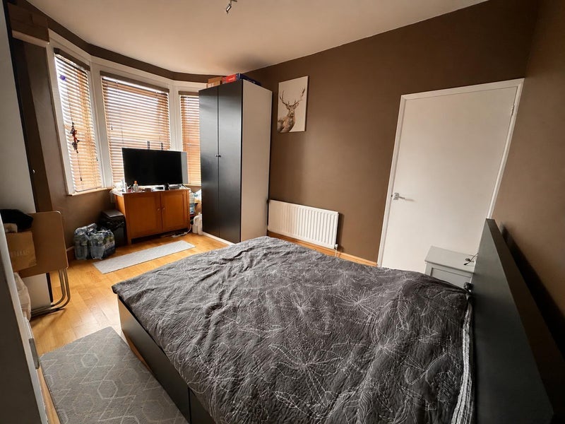 Room Eve Road in Greater London