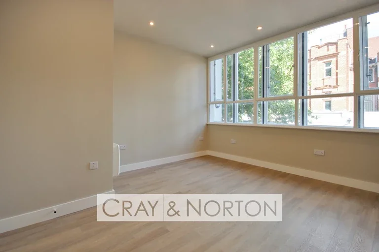 Flat North End in London