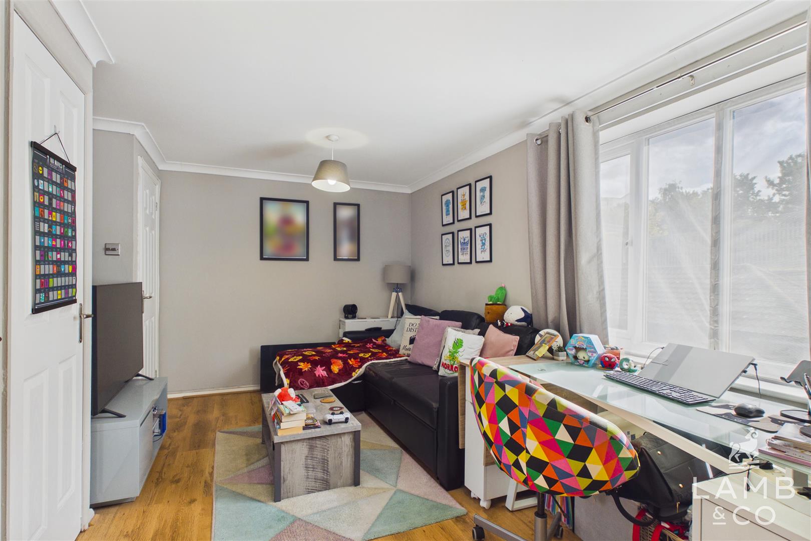 Flat Snowberry Grove in Colchester