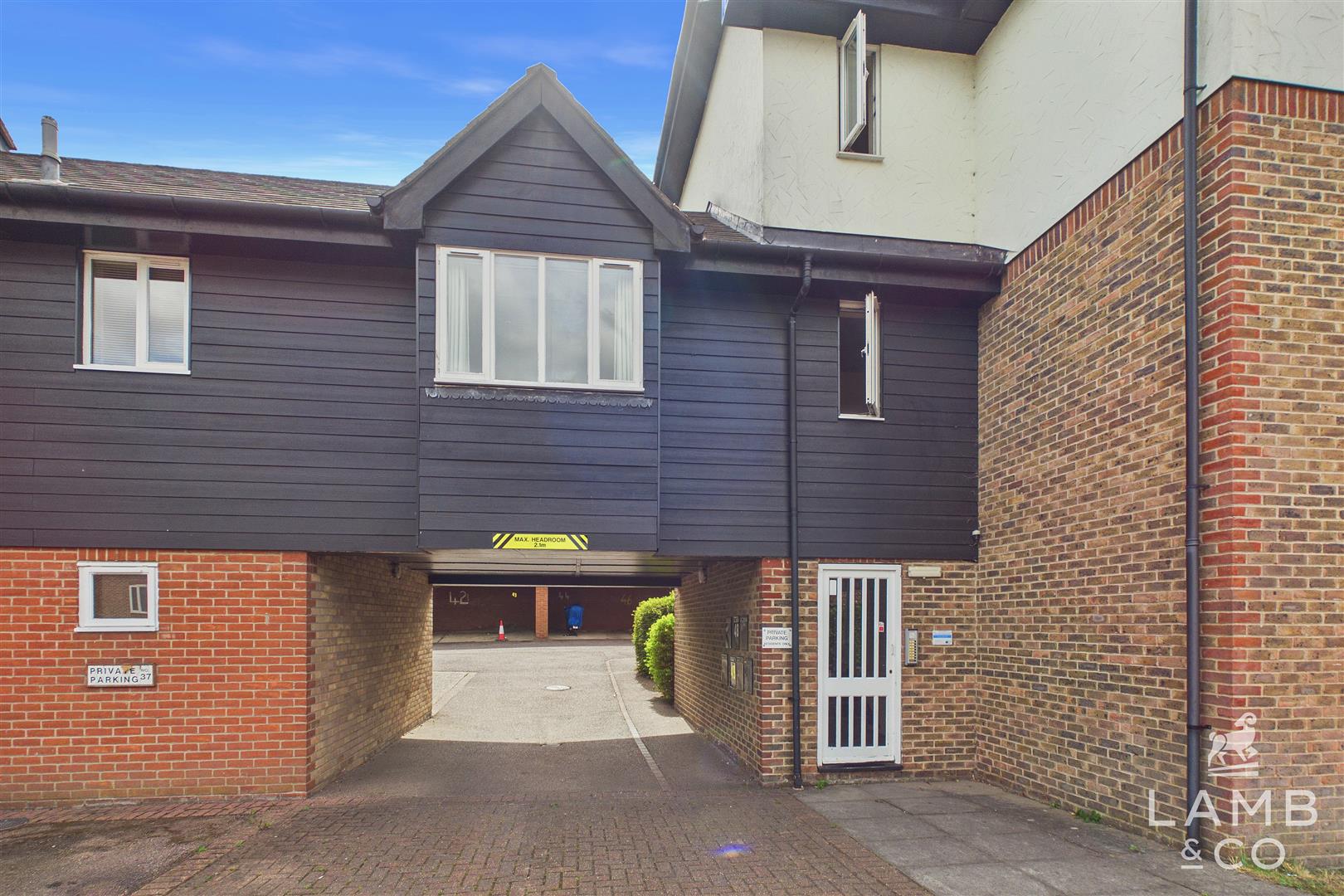Flat Snowberry Grove in Colchester