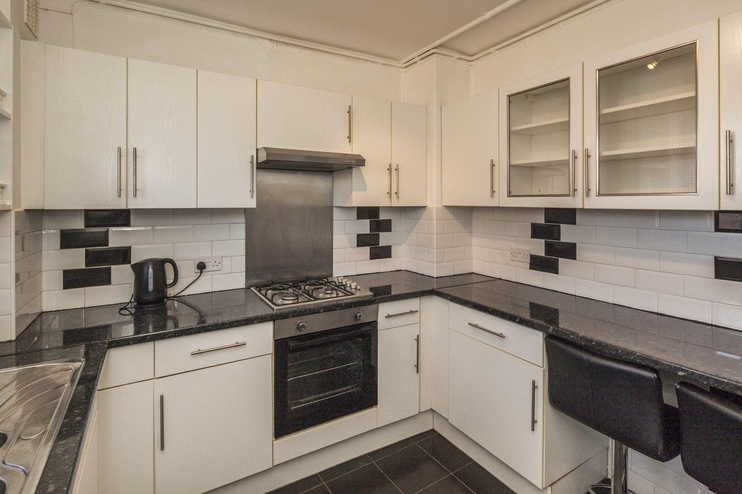 Flat Peckham Road in Greater London