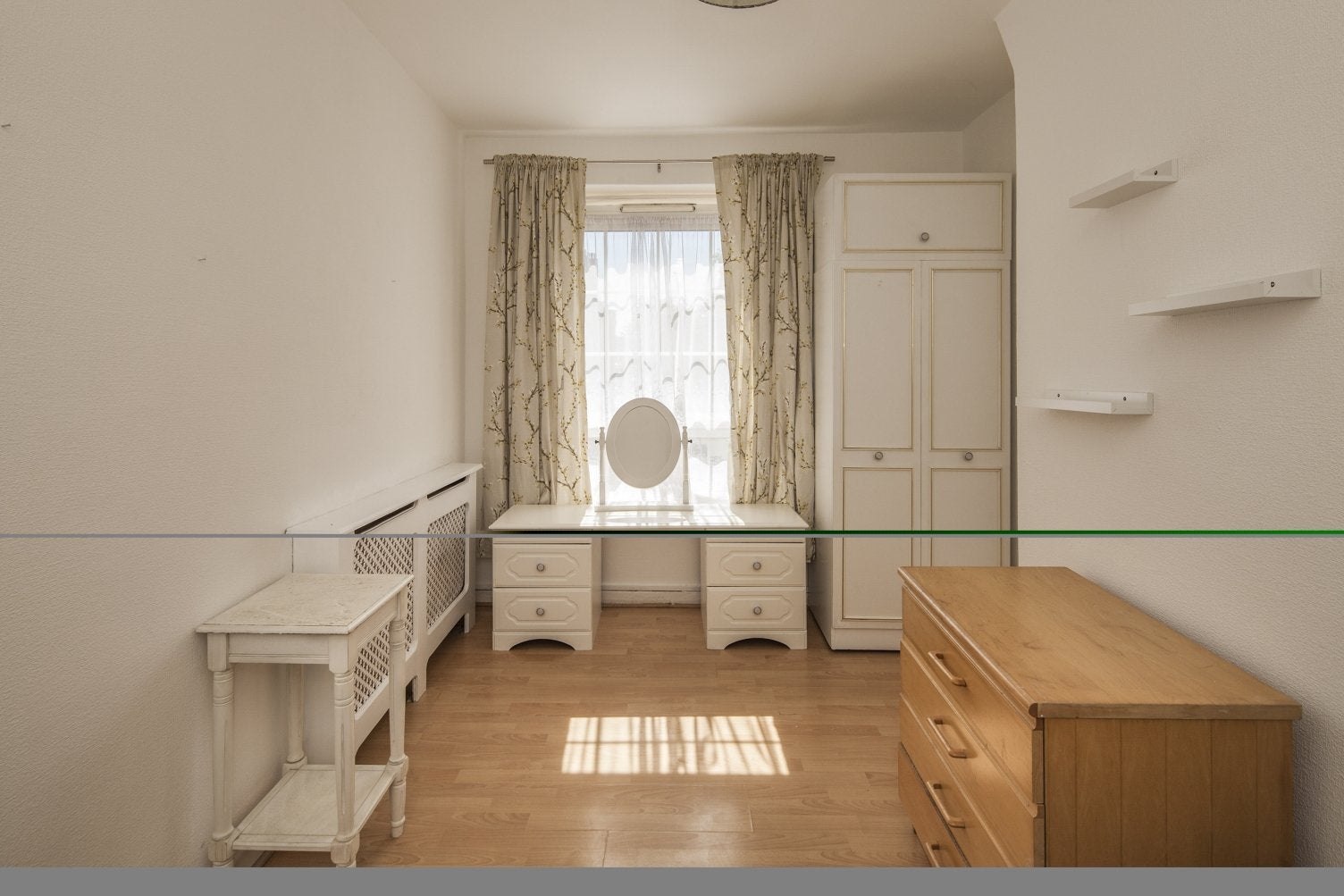 Flat Peckham Road in Greater London
