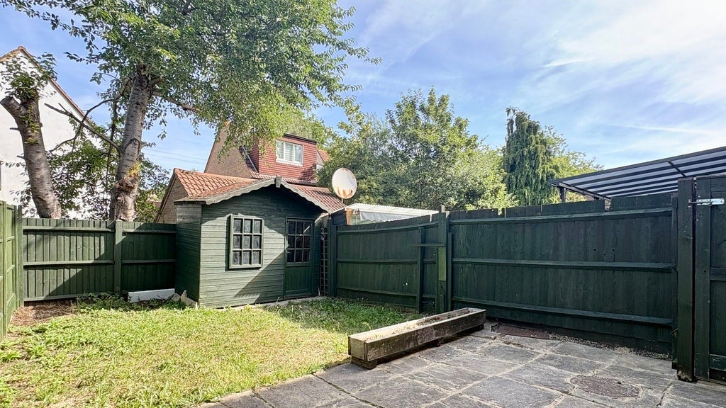 House Richard House Drive in Greater London