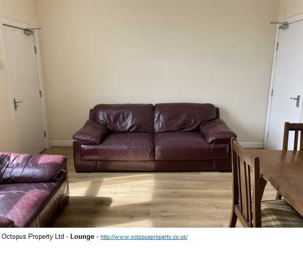 Flat Rothbury Terrace in Newcastle upon Tyne