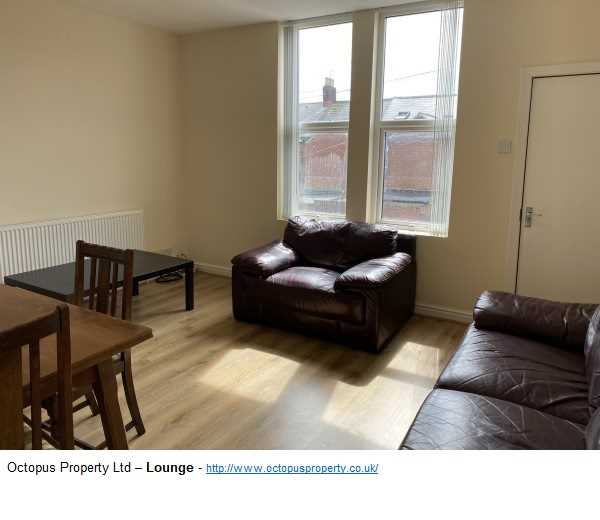 Flat Rothbury Terrace in Newcastle upon Tyne