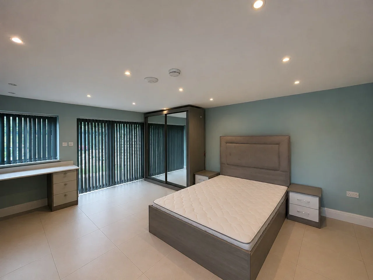 Flat Hollywood Gardens in Greater London