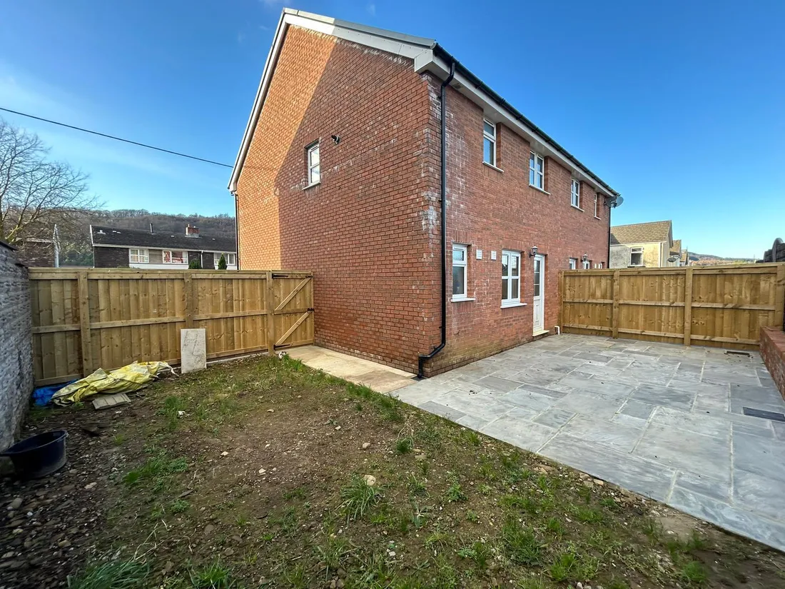 House Woodland Road in Crynant