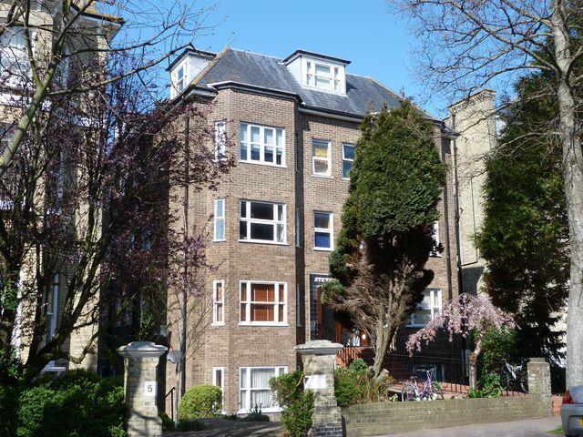 Flat Eaton Gardens in Portslade by Sea