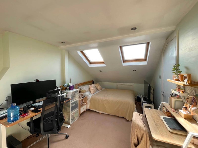 Room Queenstown Road in Greater London