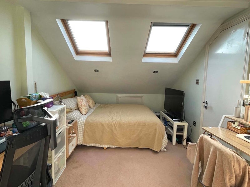 Room Queenstown Road in Greater London