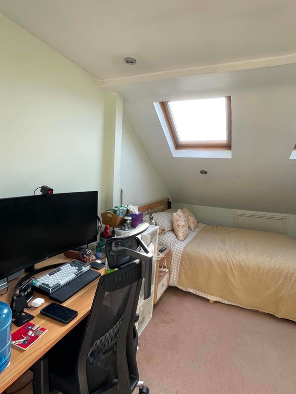 Room Queenstown Road in Greater London