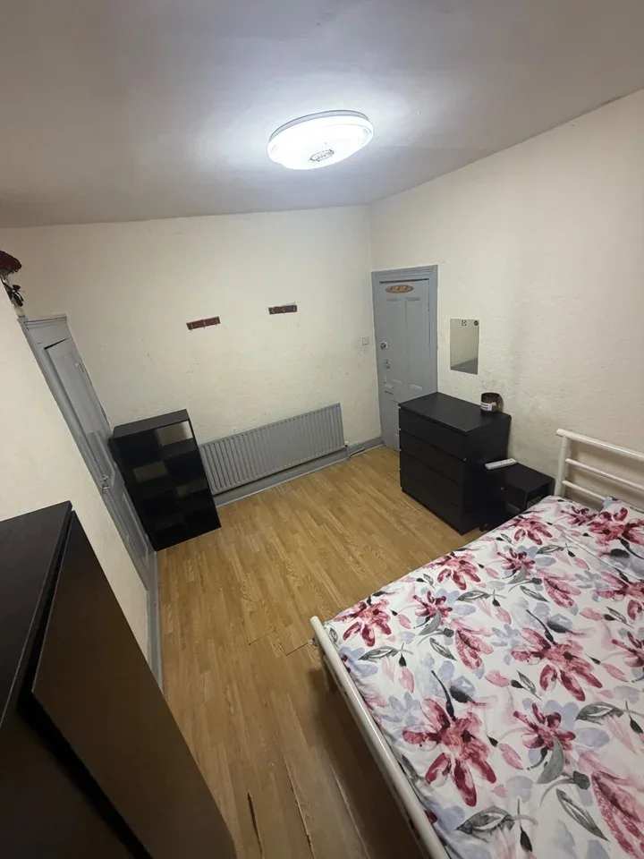 Room High Street in Greater London