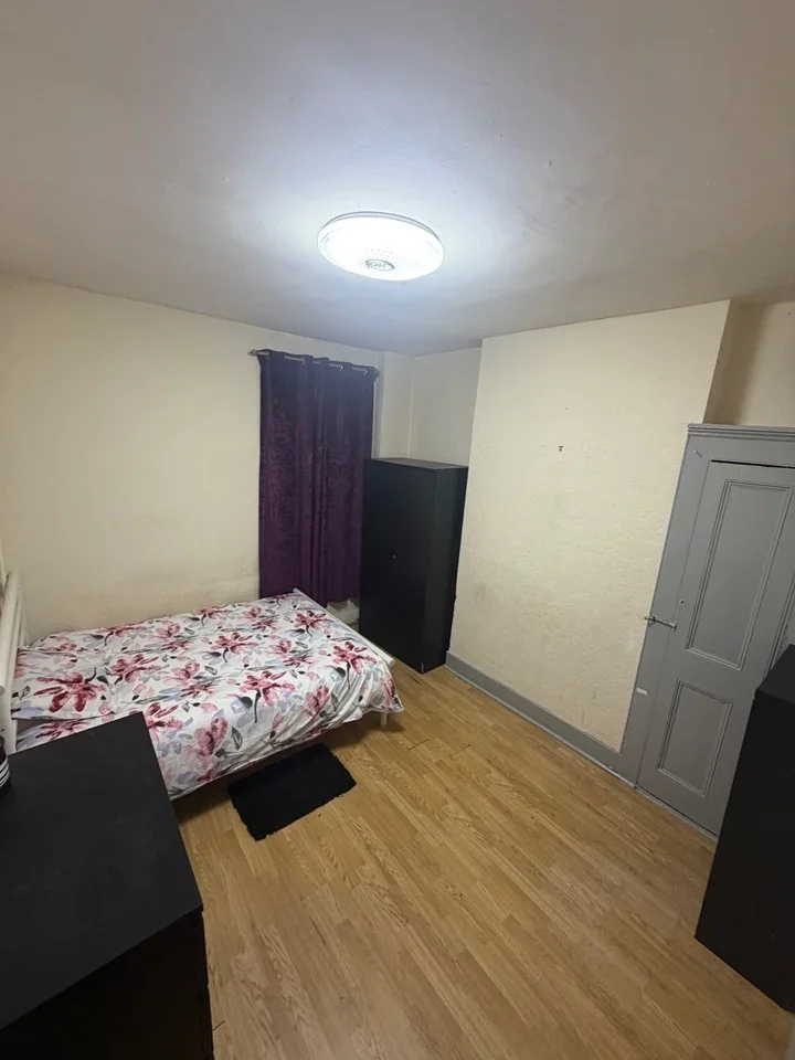 Room High Street in Greater London