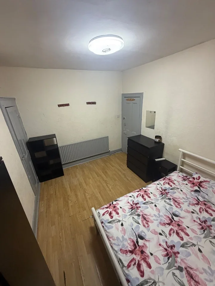 Room High Street in Greater London