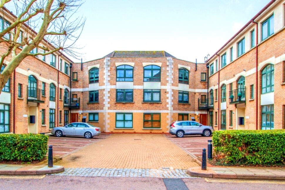 Flat London Road in Dacorum