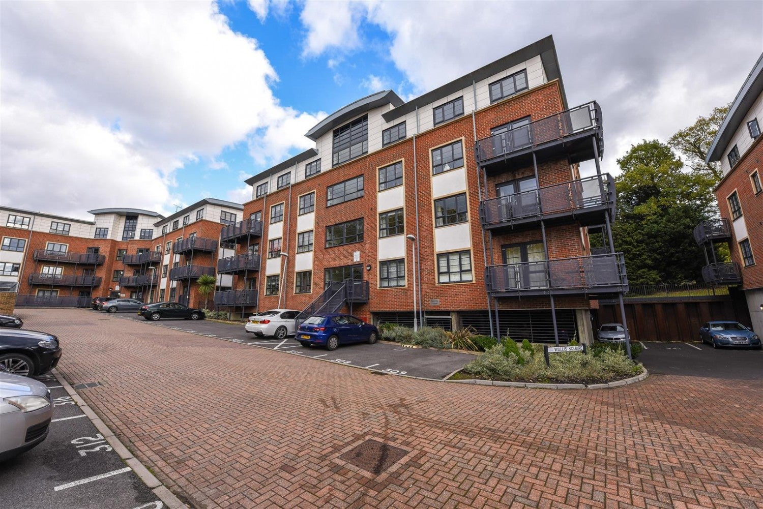 Flat Wallis Square in Rushmoor