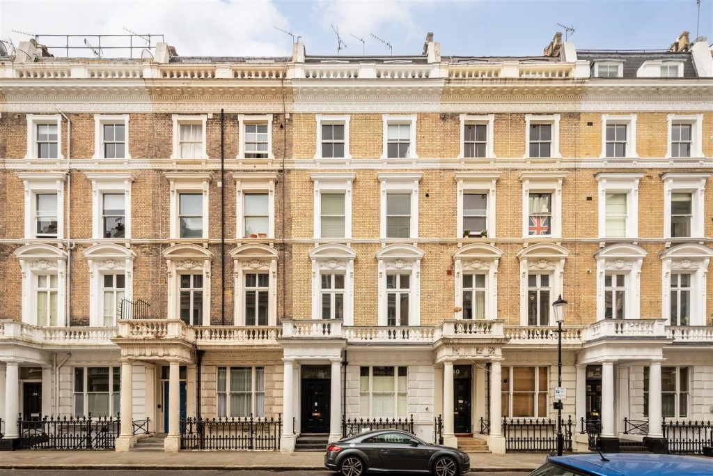 Flat Clanricarde Gardens in Greater London