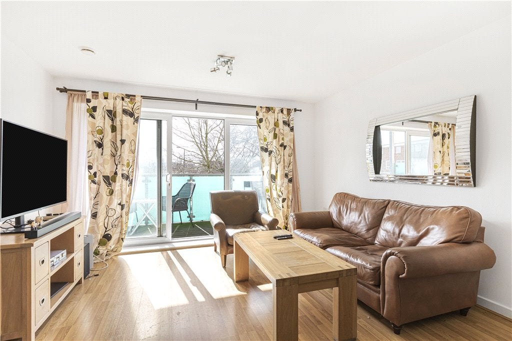 Flat Burdett Road in Greater London