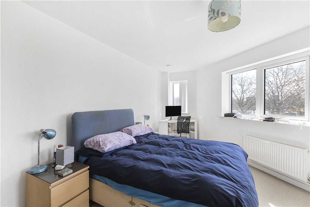 Flat Burdett Road in Greater London