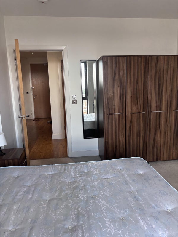 Room New Village Avenue in Greater London