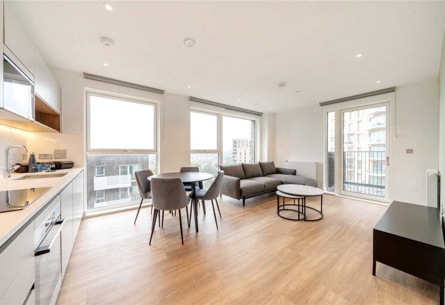 Flat Henley Cross in Greater London