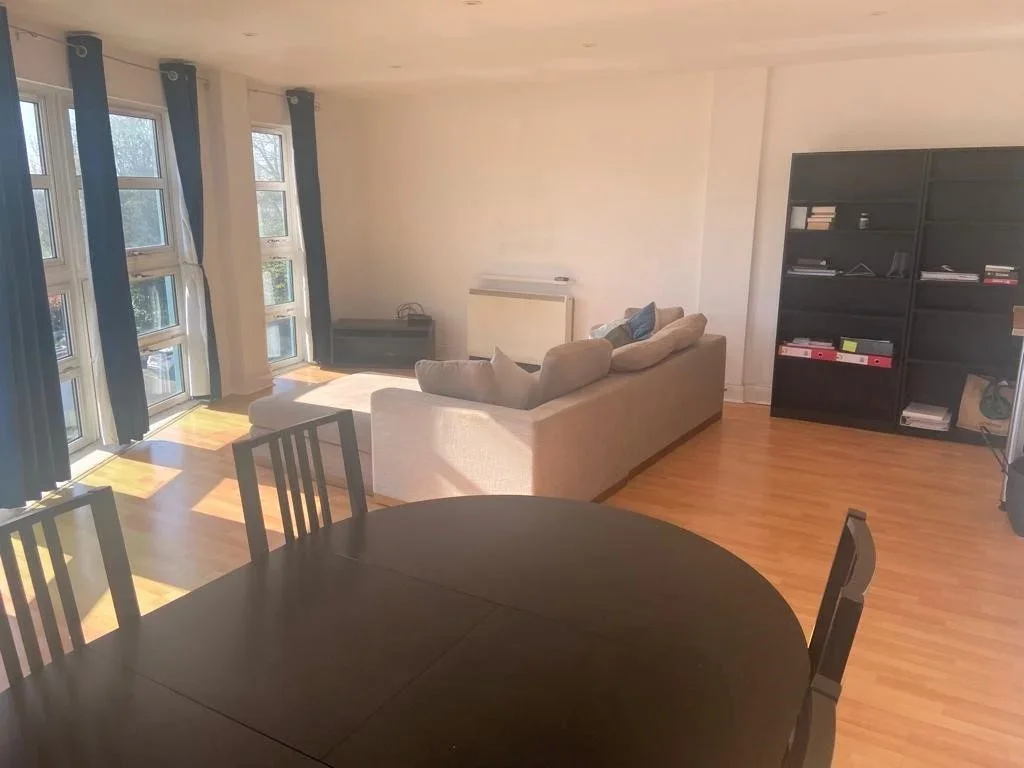 Flat Kew Bridge Court in Greater London