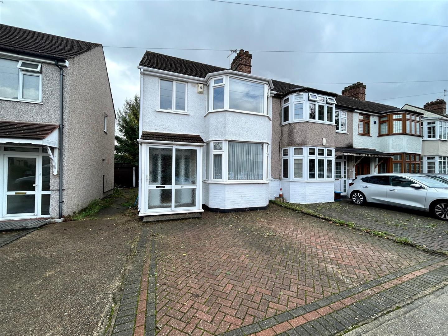 House Cambridge Avenue in Greater London