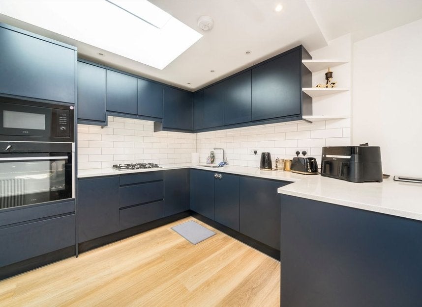 Flat Glenparke Road in Greater London