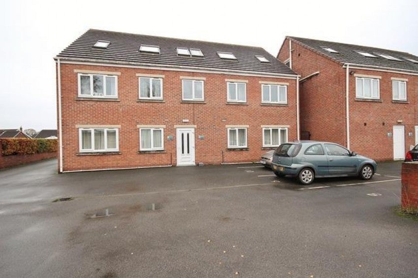 Flat Selby Road in Eggborough