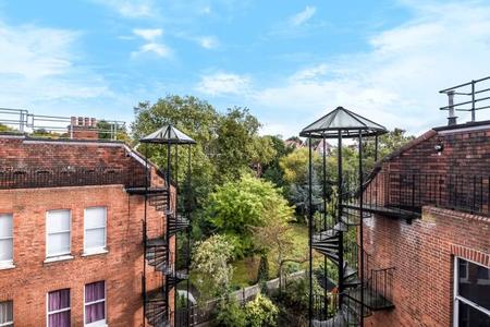 Flat Finchley Road in London