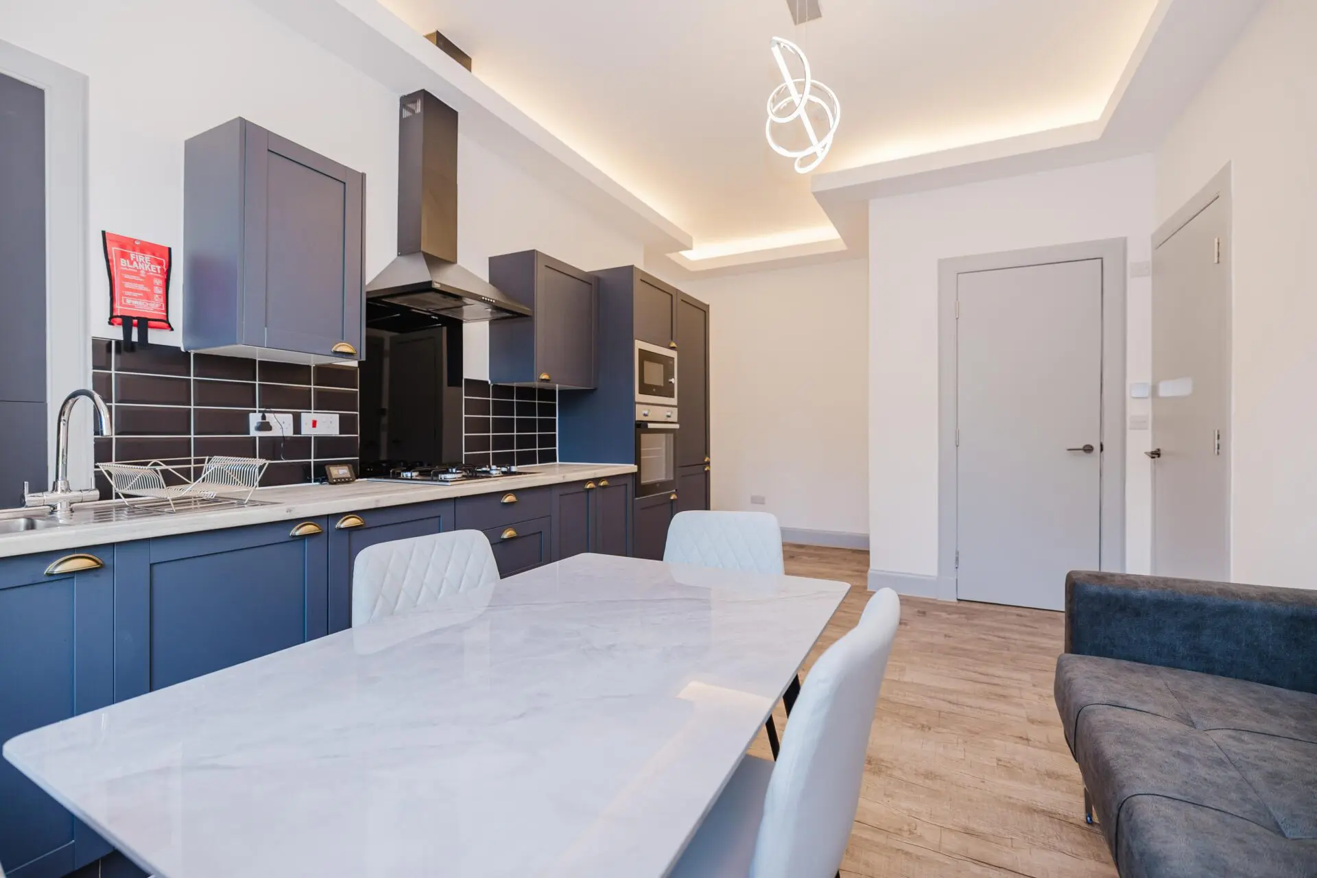 Flat Yeaman Place in City of Edinburgh