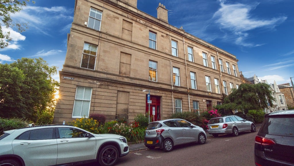 Room Buckingham Terrace in Glasgow