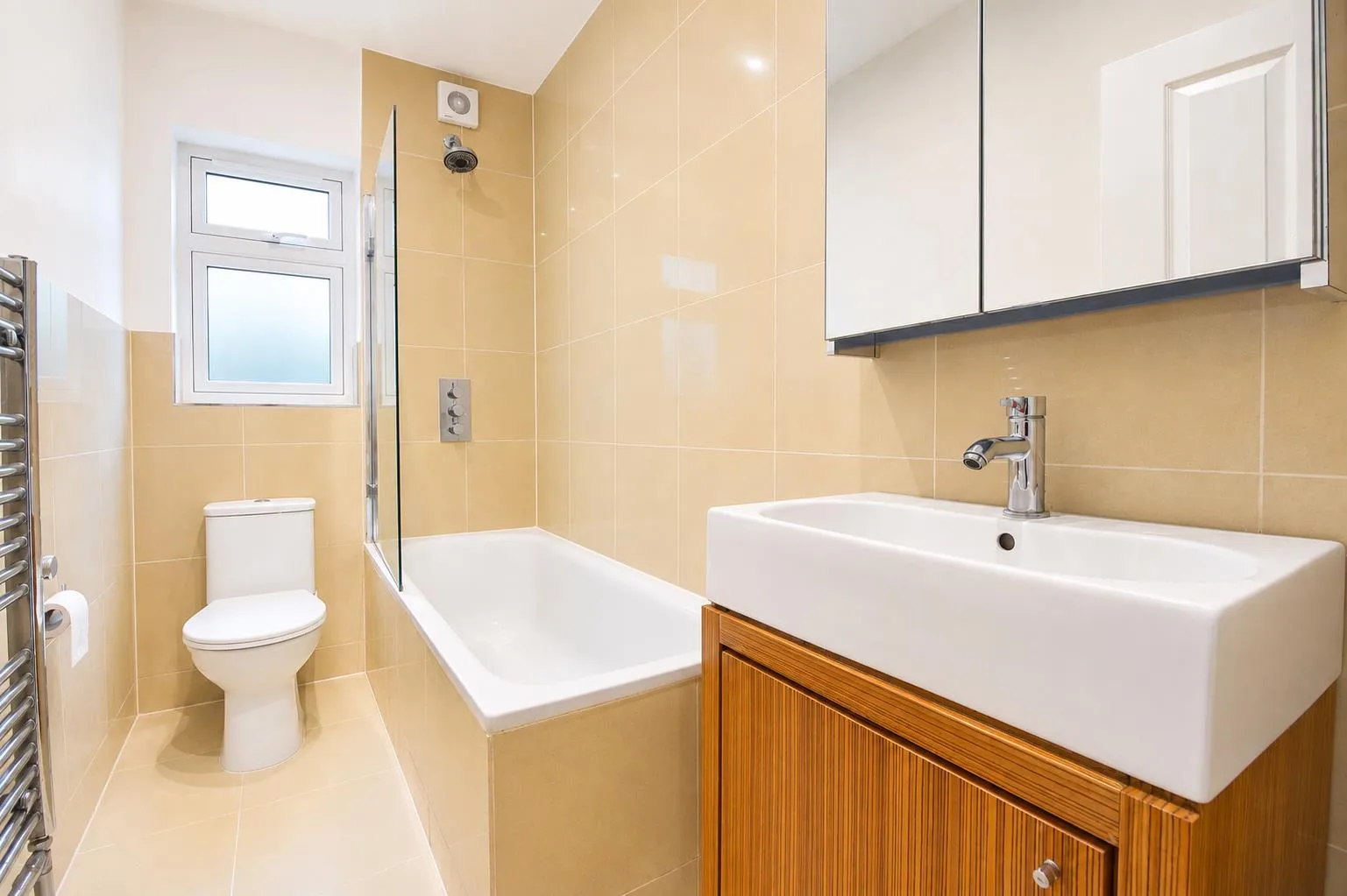 Flat Cowley Road in Greater London