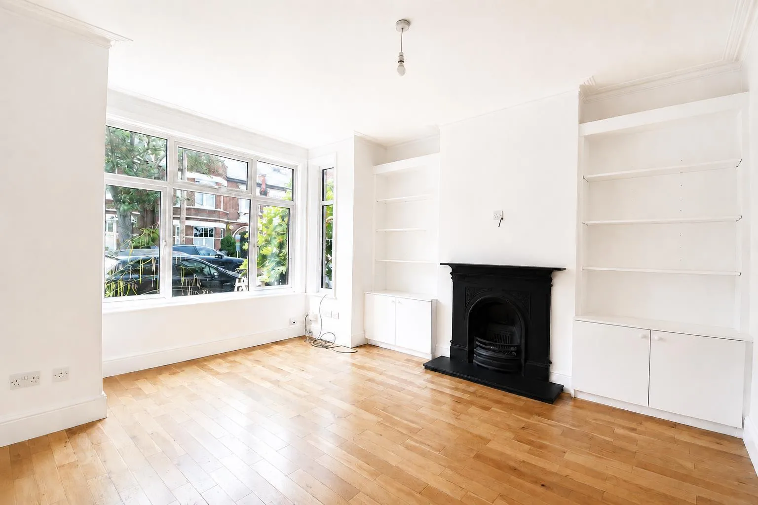 Flat Cowley Road in Greater London