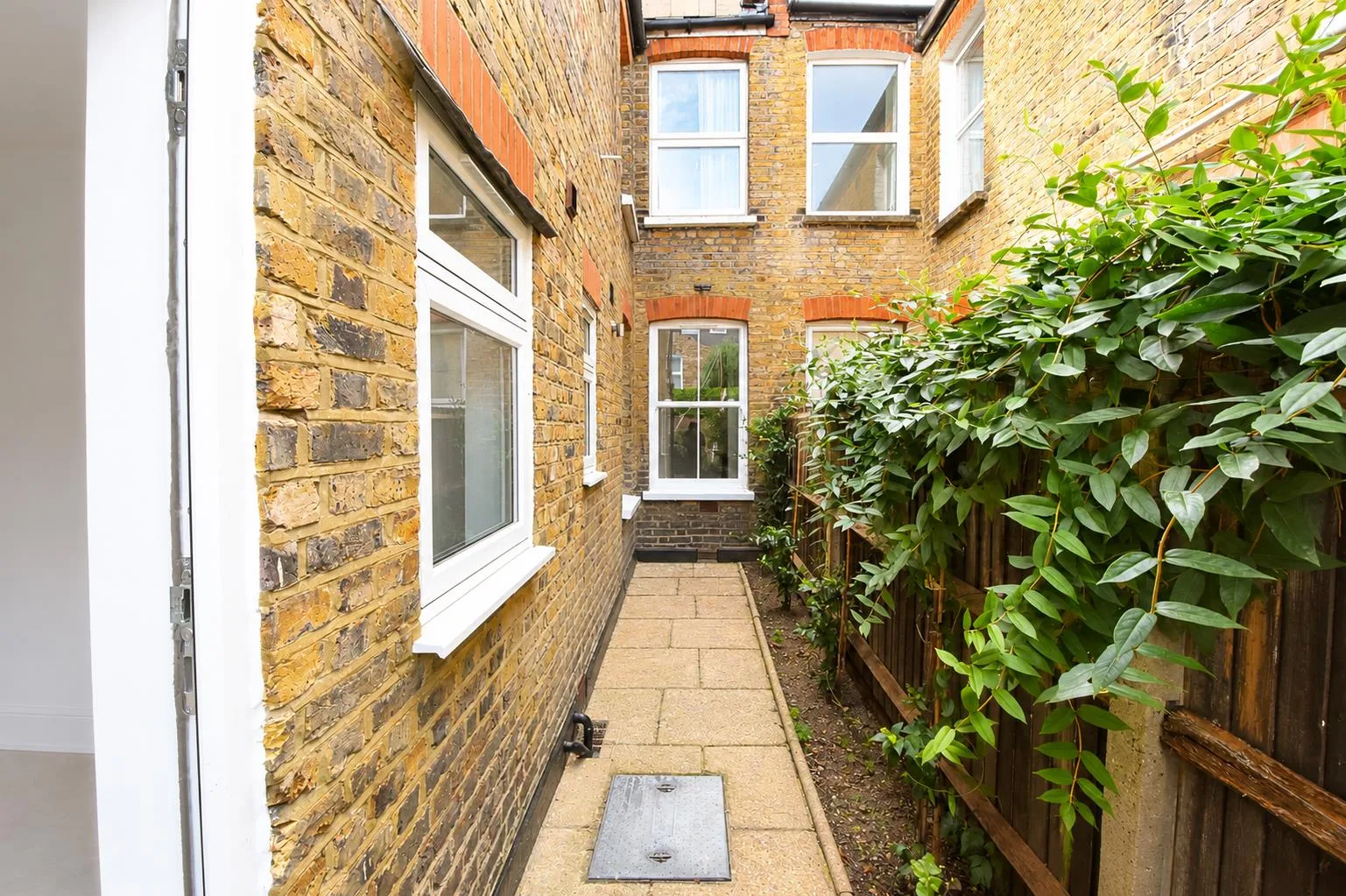 Flat Cowley Road in Greater London