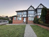 House Oakwood Avenue in Greater London