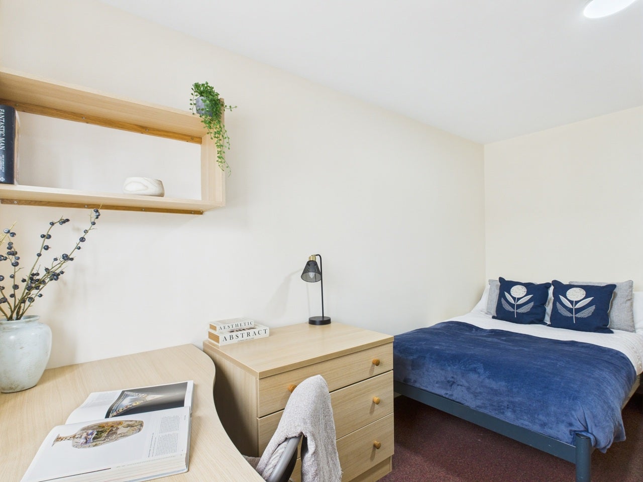 Room Smithdown Lane in Liverpool