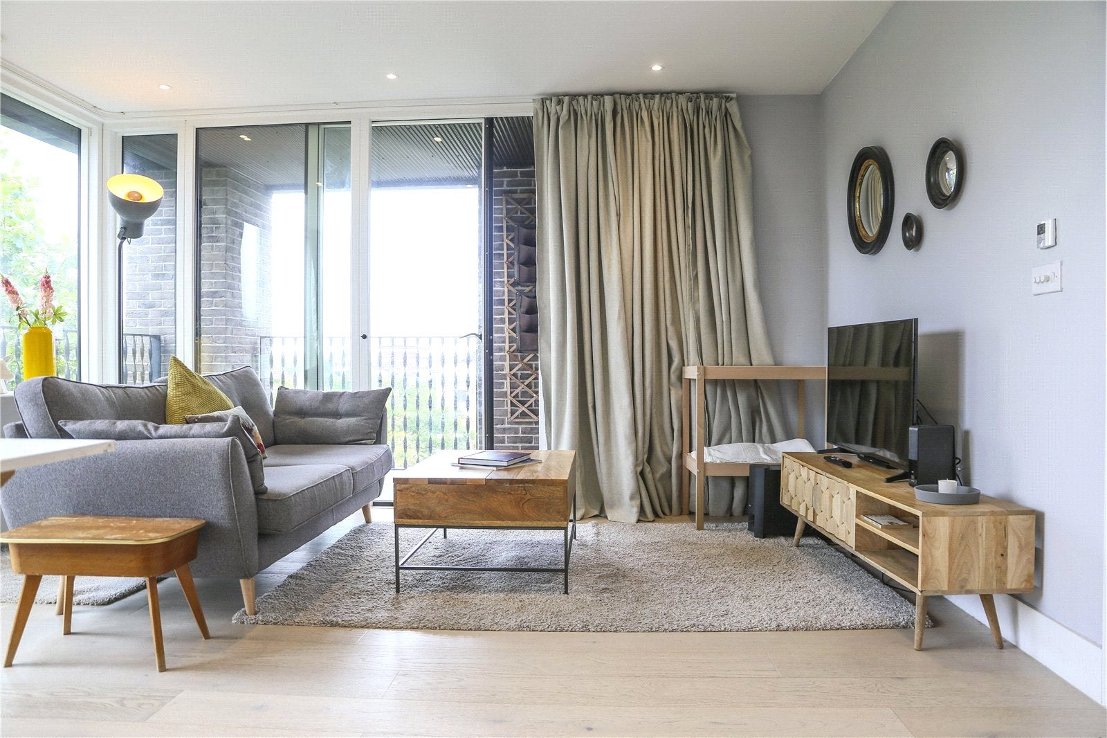 Flat St. Pancras Way in Greater London