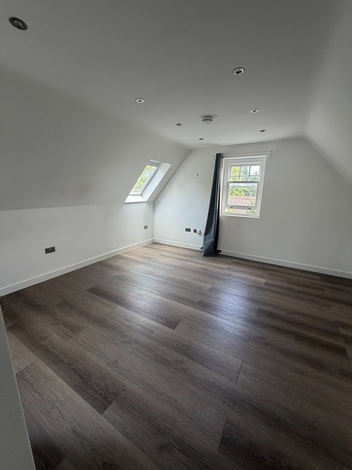 Flat Ambleside Avenue in Greater London