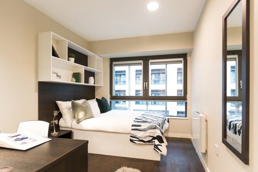 Room Paul Street in Greater London