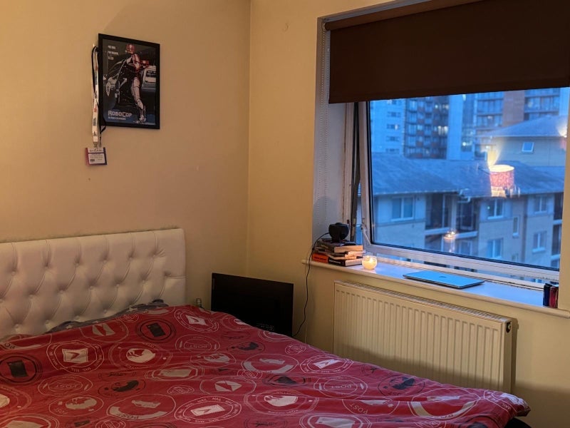 Room Newport Avenue in Greater London