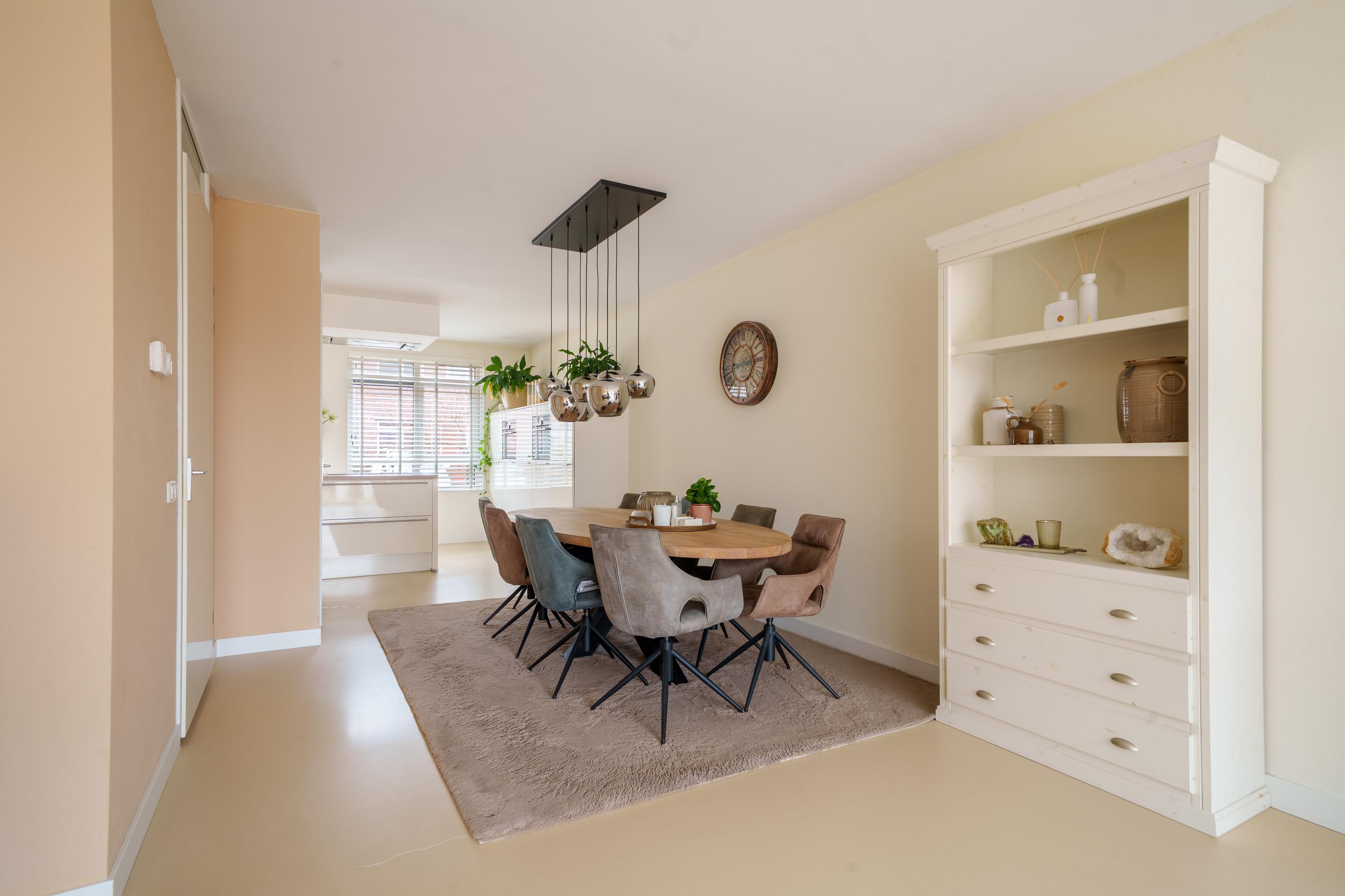 Twee-onder-één-kap te koop: Stormzeil 27, Almere