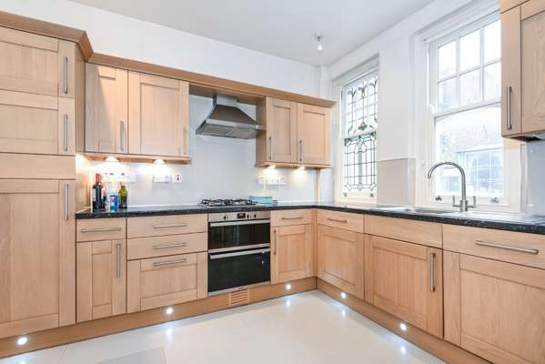 Flat Glenilla Road in Greater London