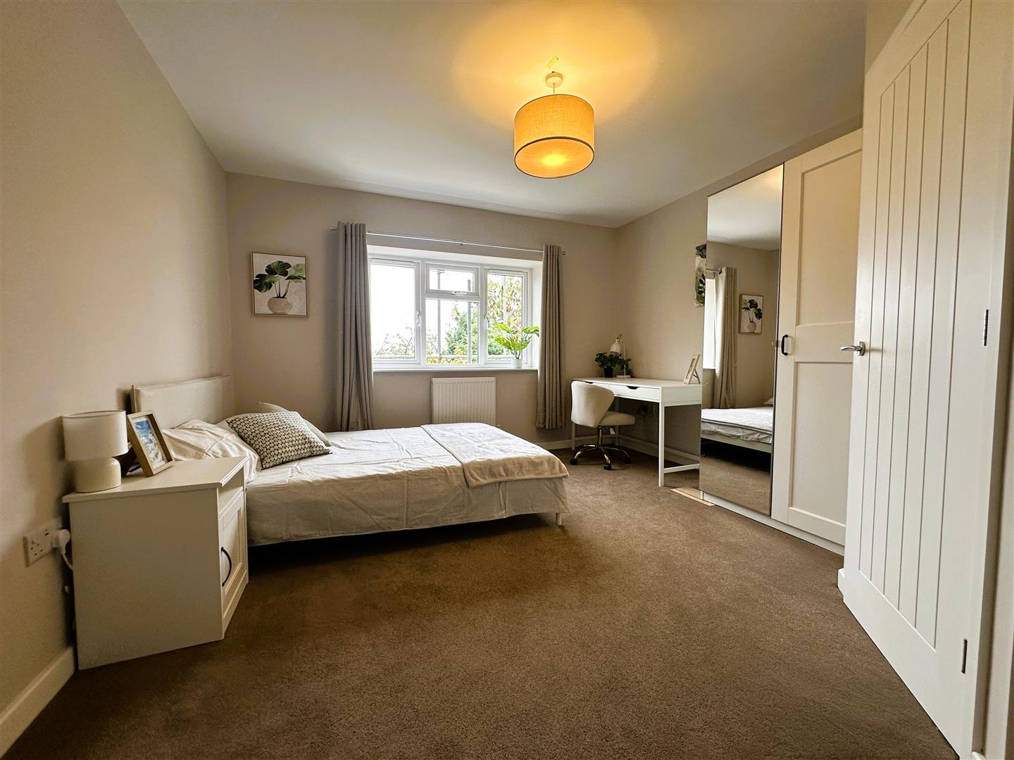 Flat Summerhill Road in Bristol